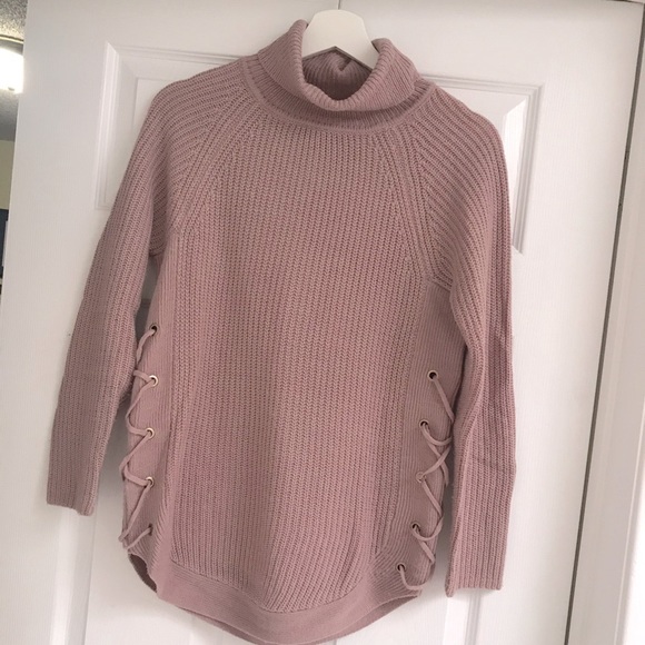 DYNAMITE Ribbed Knit Turtleneck - Picture 1 of 6